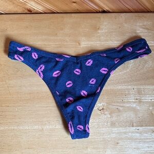 PINK Lips Thong
